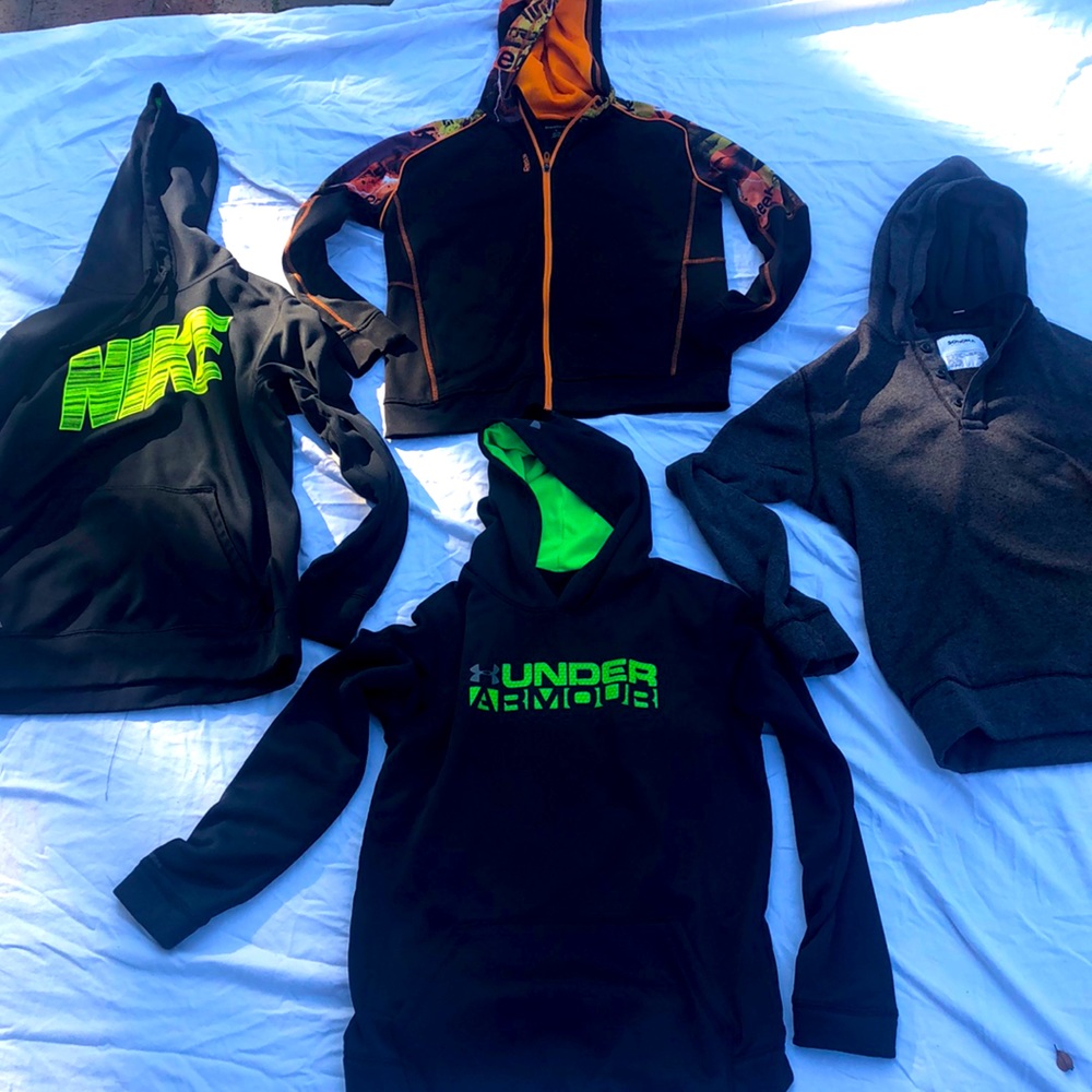 Set of 4 boys sweatshirts assorted sizes